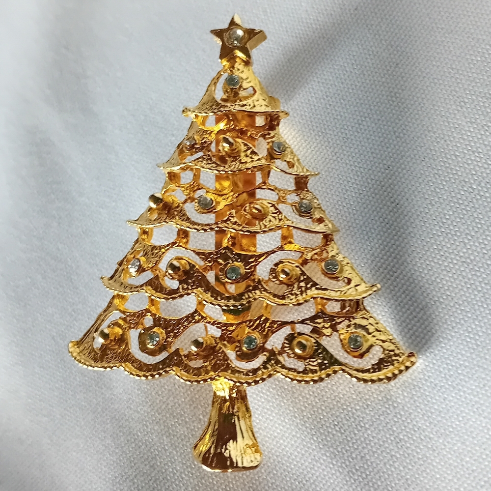 Gold Christmas Tree Brooch With Rinestone Detail 1.75"×2"